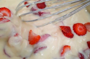 Creme Suíço com Morango: Aprenda o passo a passo simples e delicioso