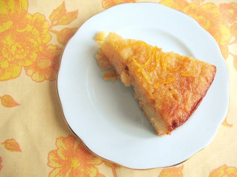 Fatia de bolo de laranja