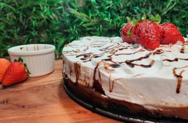 Torta de Oreo com Morango e Ganache