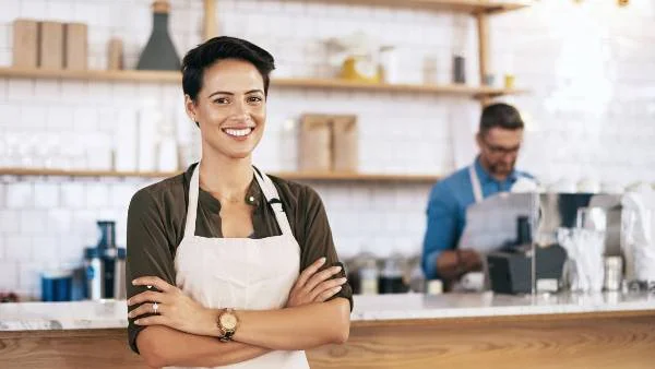 Imagem com empreendedora de sucesso fazendo gestão do negócio